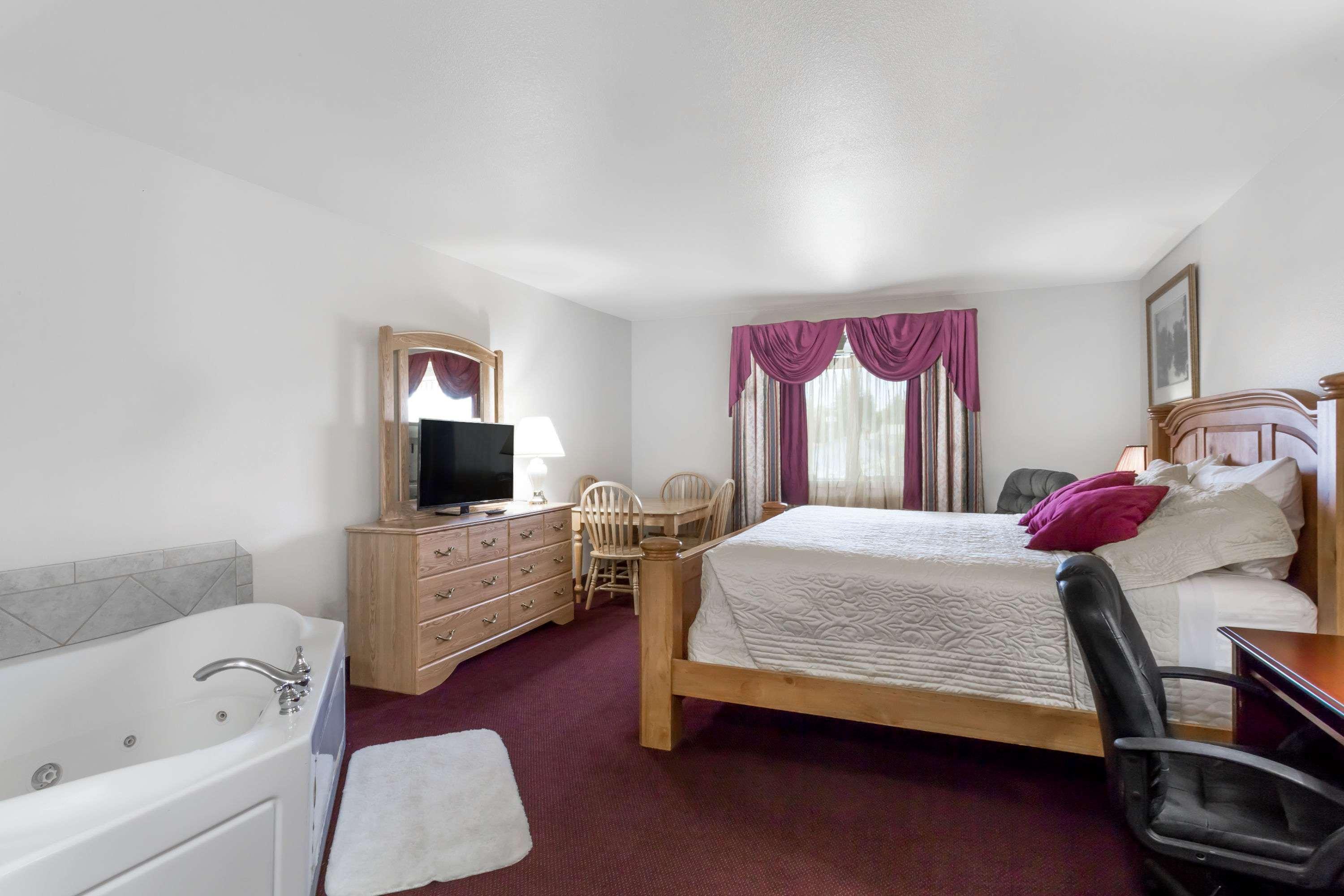 ซูเปอร์ 8 บาย วินด์แฮม เร็กซ์เบิร์ก Hotel ภายนอก รูปภาพ
