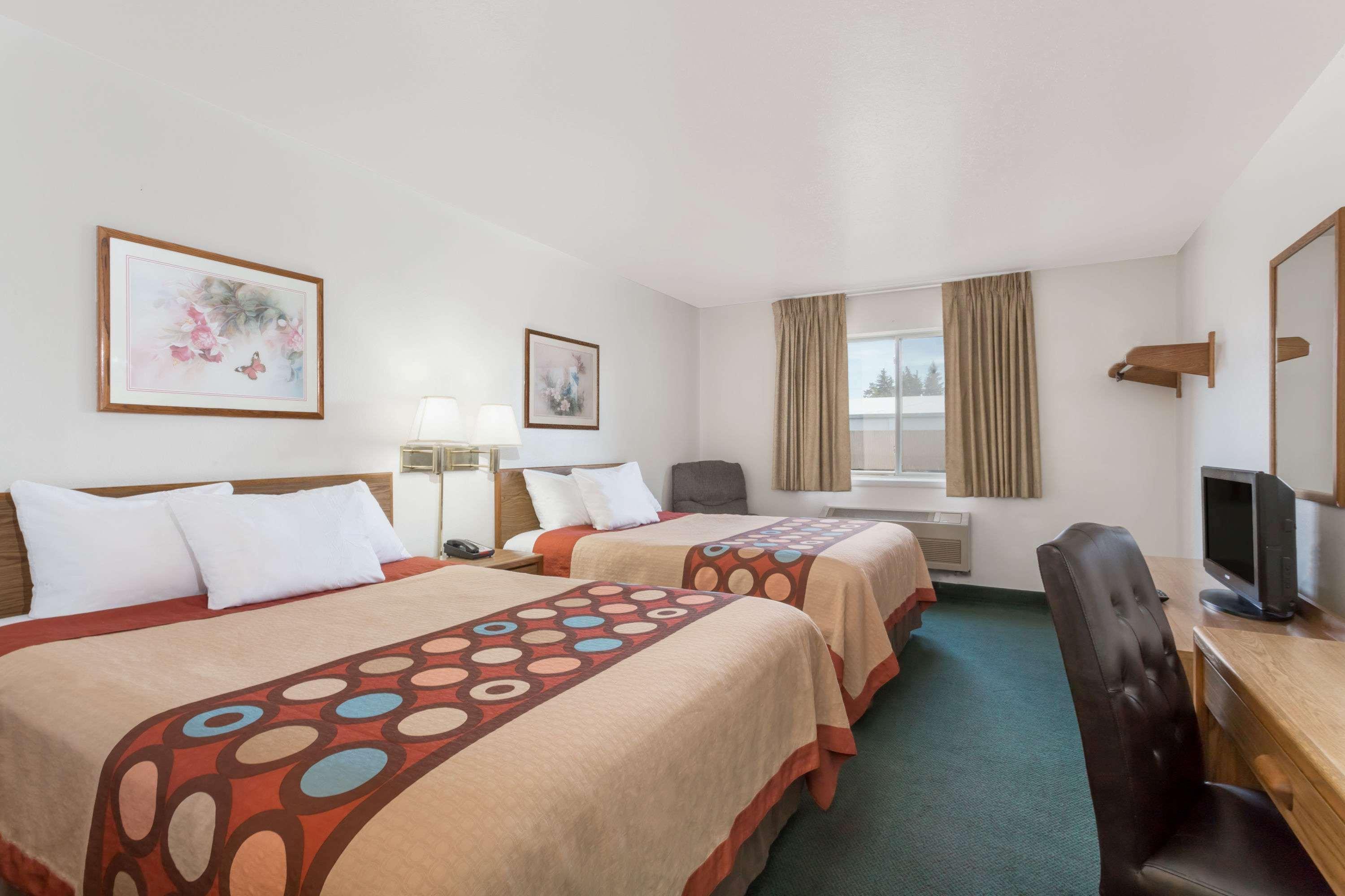 ซูเปอร์ 8 บาย วินด์แฮม เร็กซ์เบิร์ก Hotel ภายนอก รูปภาพ