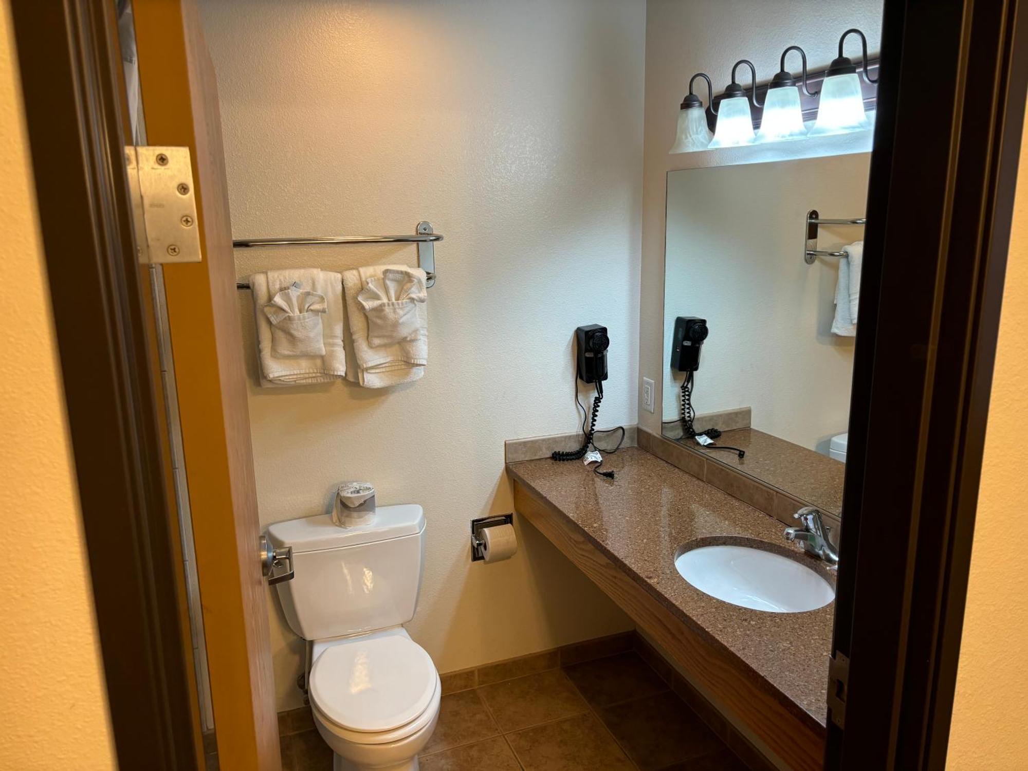 ซูเปอร์ 8 บาย วินด์แฮม เร็กซ์เบิร์ก Hotel ภายนอก รูปภาพ