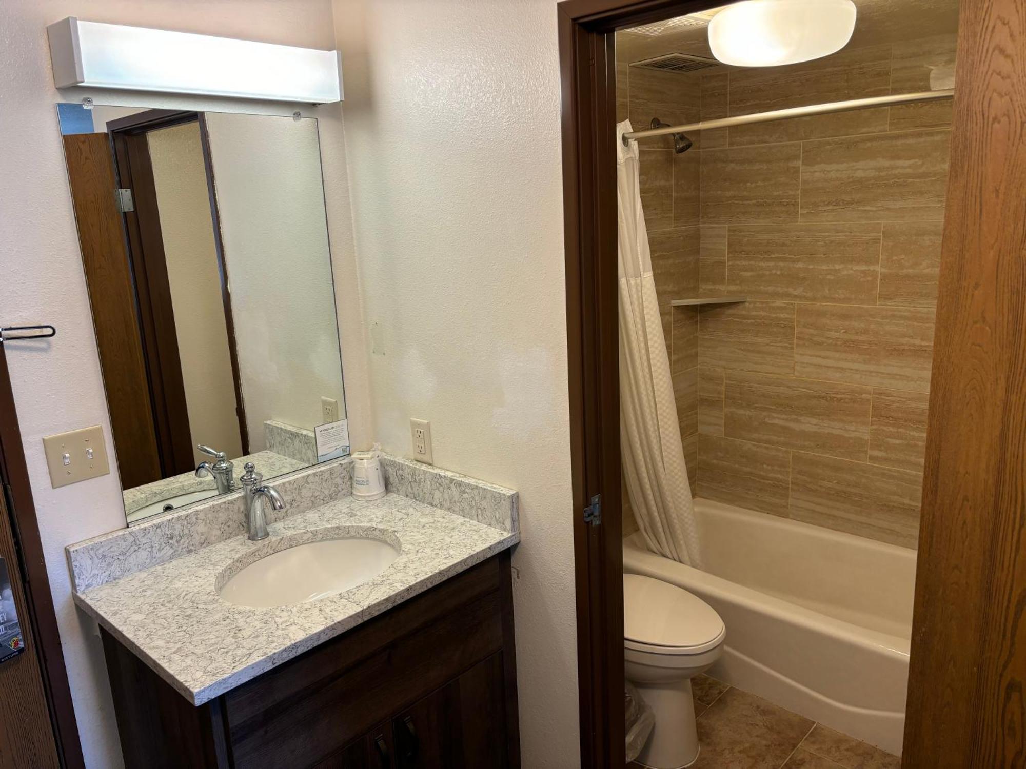 ซูเปอร์ 8 บาย วินด์แฮม เร็กซ์เบิร์ก Hotel ภายนอก รูปภาพ