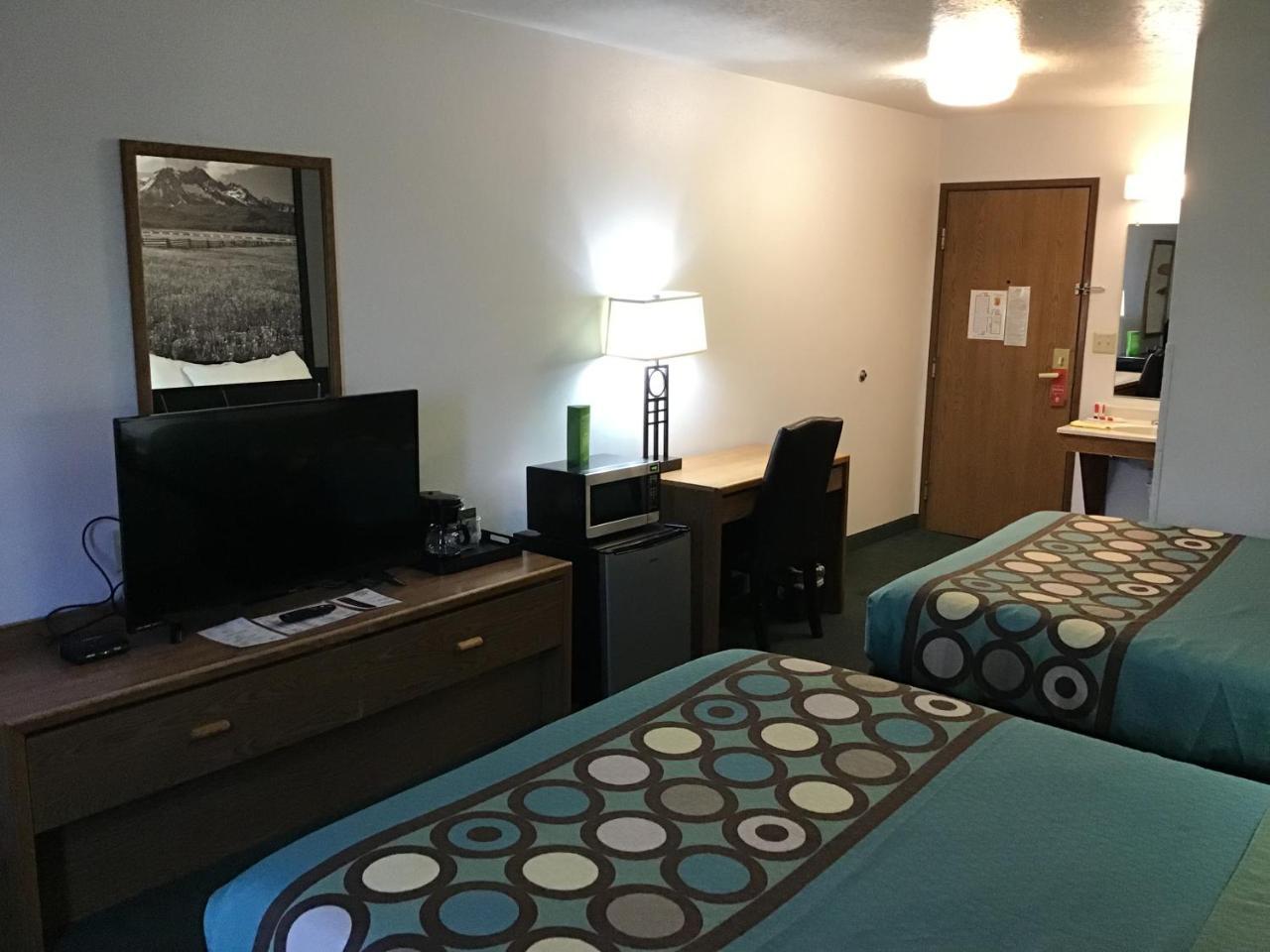 ซูเปอร์ 8 บาย วินด์แฮม เร็กซ์เบิร์ก Hotel ภายนอก รูปภาพ