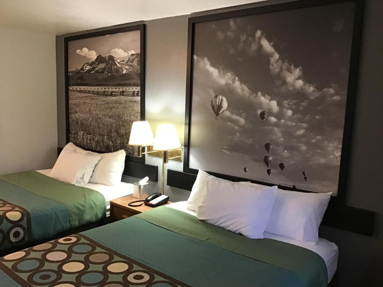 ซูเปอร์ 8 บาย วินด์แฮม เร็กซ์เบิร์ก Hotel ภายนอก รูปภาพ